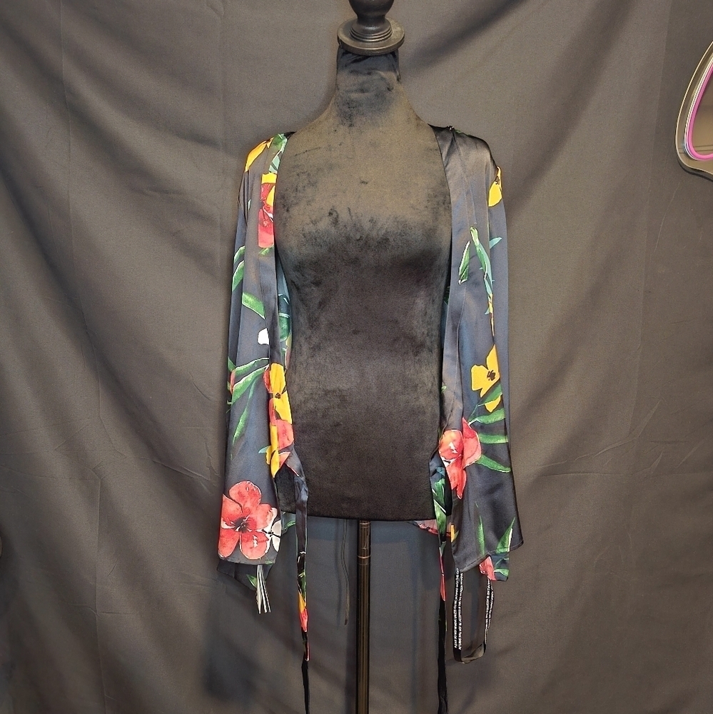 NWT JNSQ 100% Mulberry Silk Wrap Floral Pattern Blouse Available Sizes 10, 8… - Picture 2 of 10